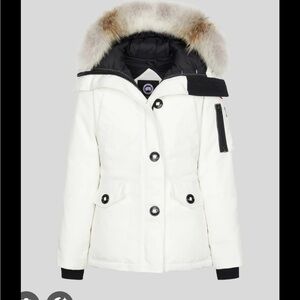 Canada goose Montebello skin fit  Parka with fur. Size 2XS.